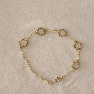 Flower Chain Bracelet. White and gold